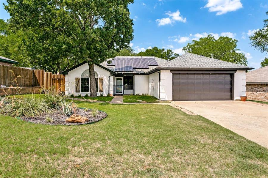 Property photo for 103 Hilltop Drive, Kennedale, TX