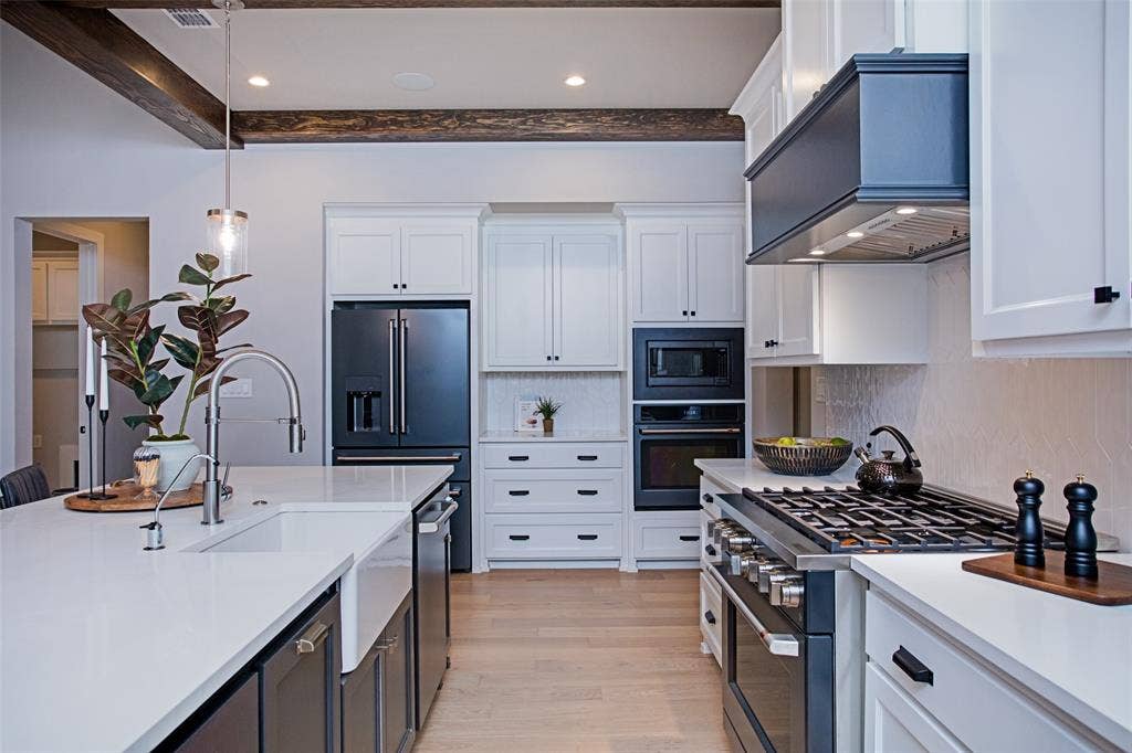 628 Verona Drive, Haslet, TX 76052 Beautiful black appliances