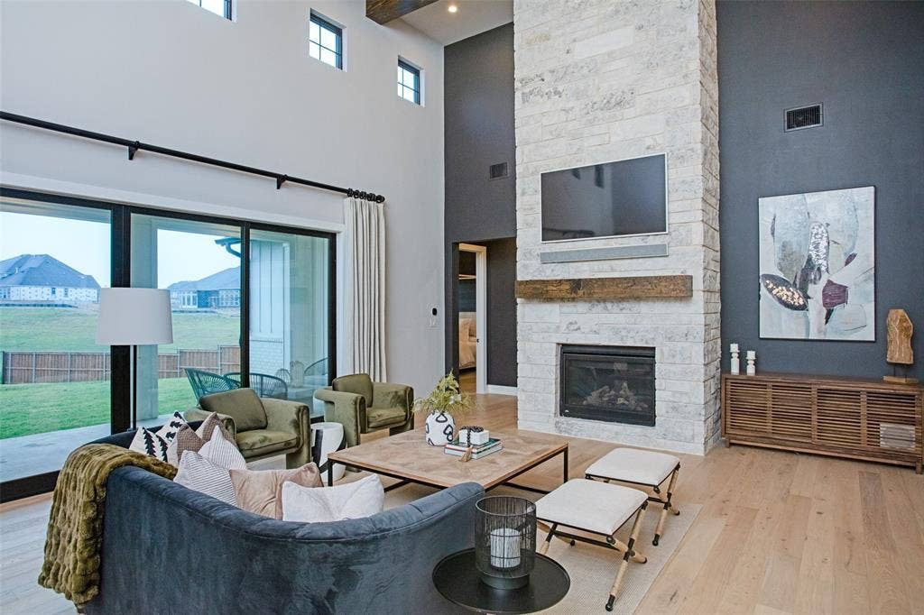 628 Verona Drive, Haslet, TX 76052 Sliding doors to backyard