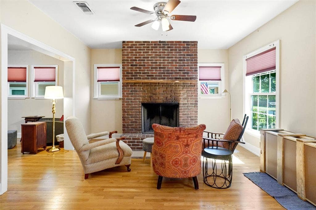 2306 Western Avenue, Fort Worth, TX 76107 cozy living room