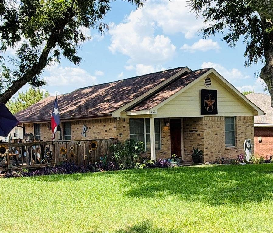 Property photo for 301 E Mimosa Street, Crandall, TX