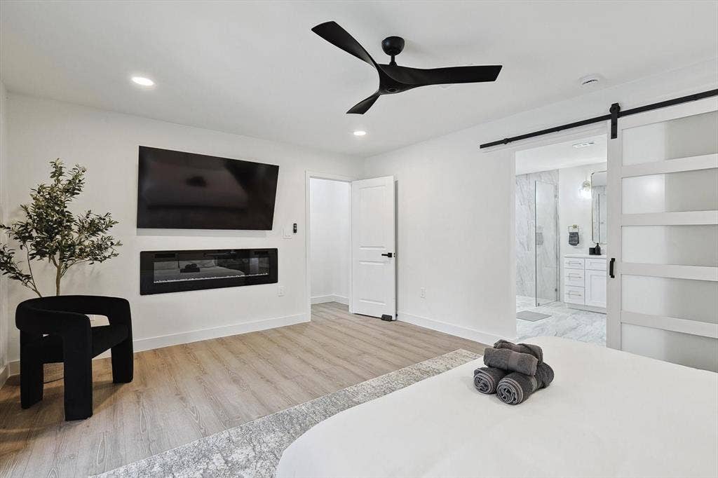 1208 Mayleaf Drive, Irving, TX 75060 Spacious room with wood-finish flooring and recessed lighting