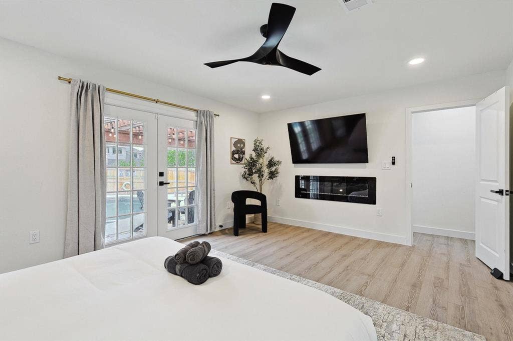 1208 Mayleaf Drive, Irving, TX 75060 Spacious interior with light wood-finish flooring, a contemporary ceiling fan, and recessed lighting
