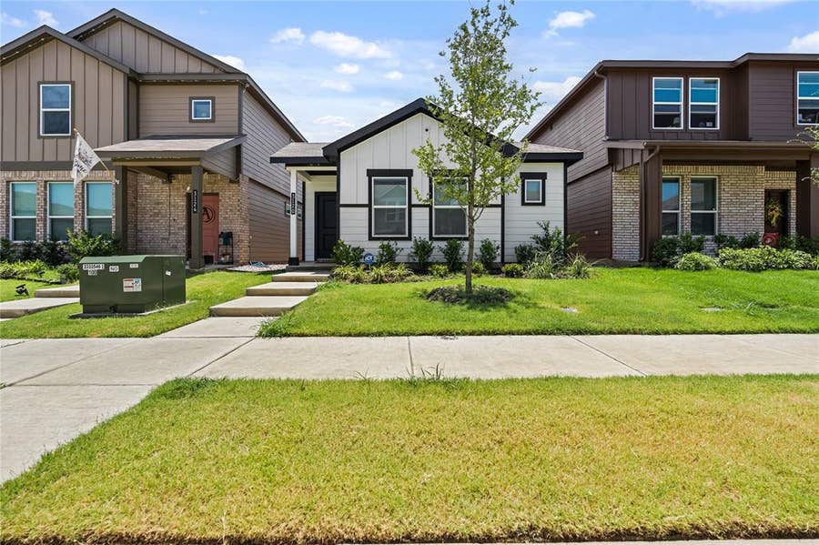 Property photo for 3120 Strawberry Farm Lane, Fort Worth, TX