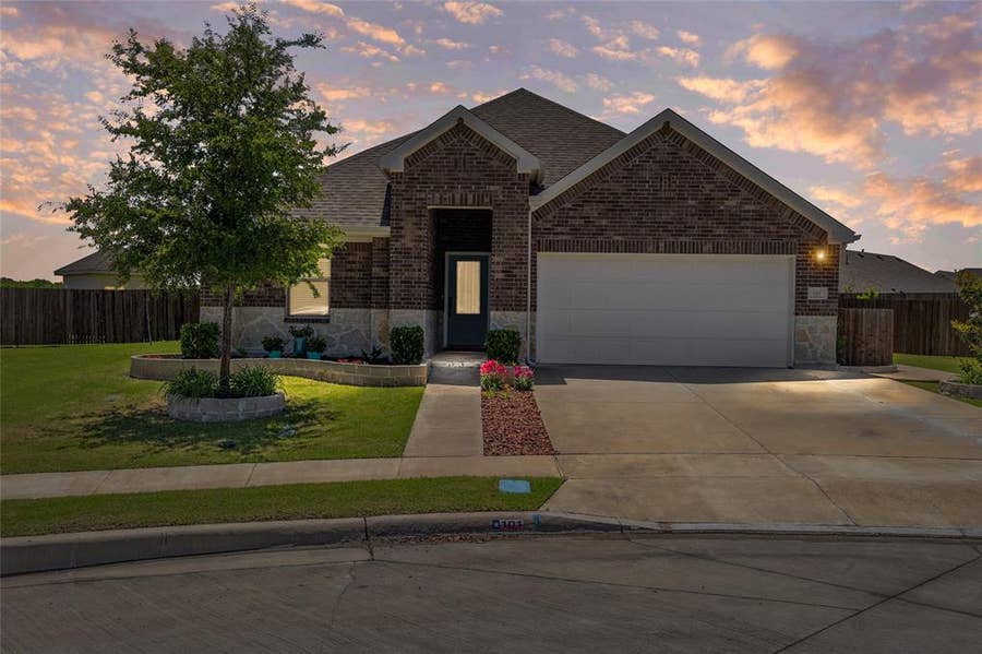 Property photo for 101 Lisa Lane, Royse City, TX