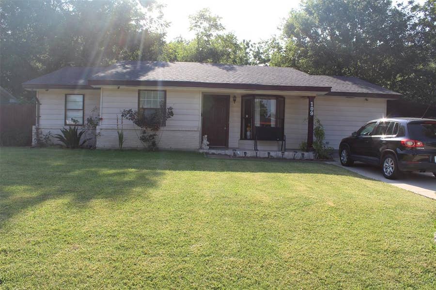 Property photo for 109 Brunswick Lane, Mesquite, TX