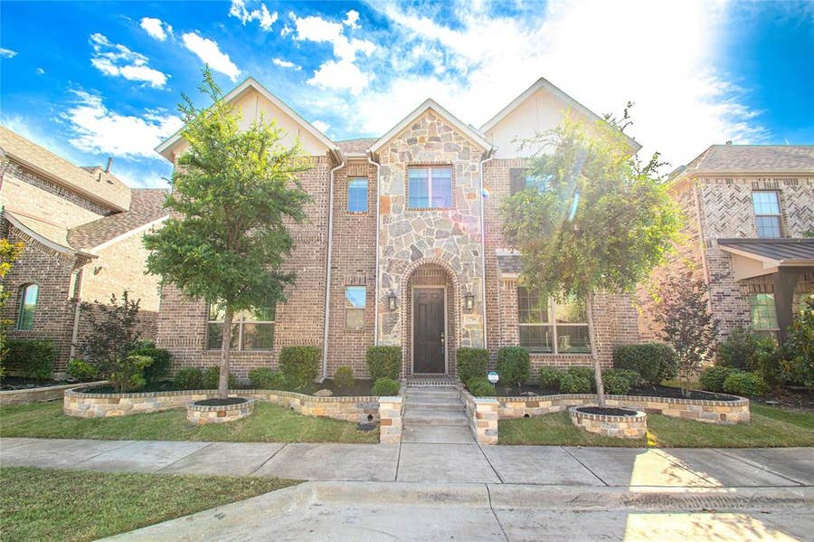 Property photo for 12709 Royal Oaks Lane, Farmers Branch, TX