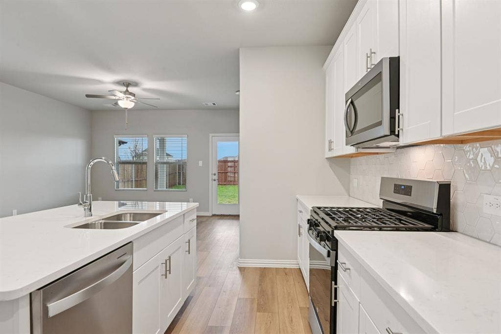 3154 Texoma Boulevard, Farmersville, TX 75442 Photo is not of the actual home, but is an inspirational photo of builder’s model home and may depict options, furnishings, and/or decorator features that are not included.