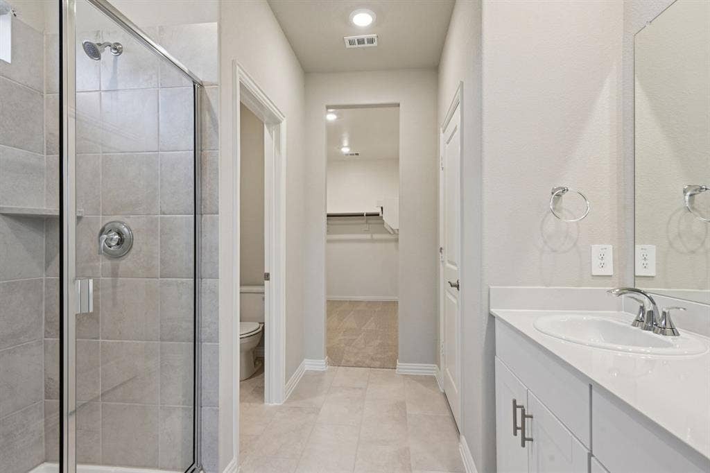 3154 Texoma Boulevard, Farmersville, TX 75442 Photo is not of the actual home, but is an inspirational photo of builder’s model home and may depict options, furnishings, and/or decorator features that are not included.