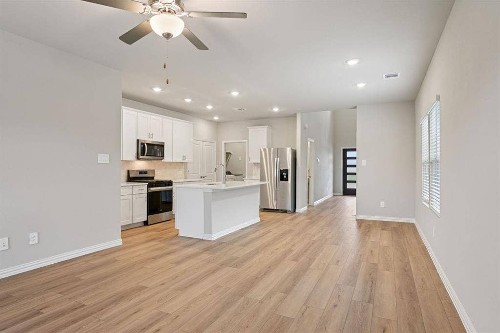 3154 Texoma Boulevard, Farmersville, TX 75442 Photo is not of the actual home, but is an inspirational photo of builder’s model home and may depict options, furnishings, and/or decorator features that are not included.