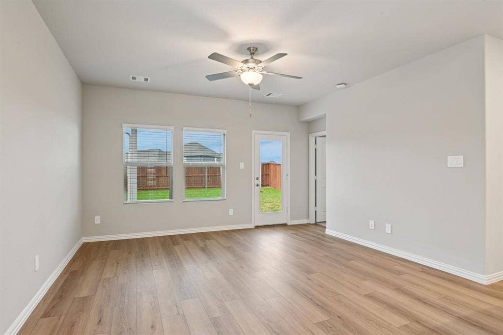 3154 Texoma Boulevard, Farmersville, TX 75442 Photo is not of the actual home, but is an inspirational photo of builder’s model home and may depict options, furnishings, and/or decorator features that are not included.