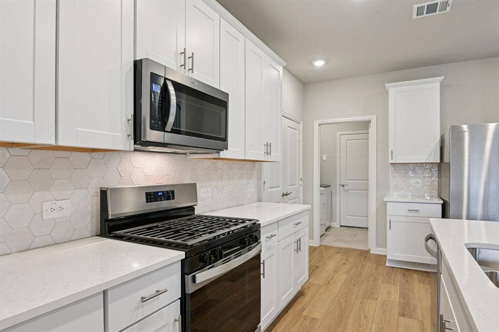 3154 Texoma Boulevard, Farmersville, TX 75442 Photo is not of the actual home, but is an inspirational photo of builder’s model home and may depict options, furnishings, and/or decorator features that are not included.