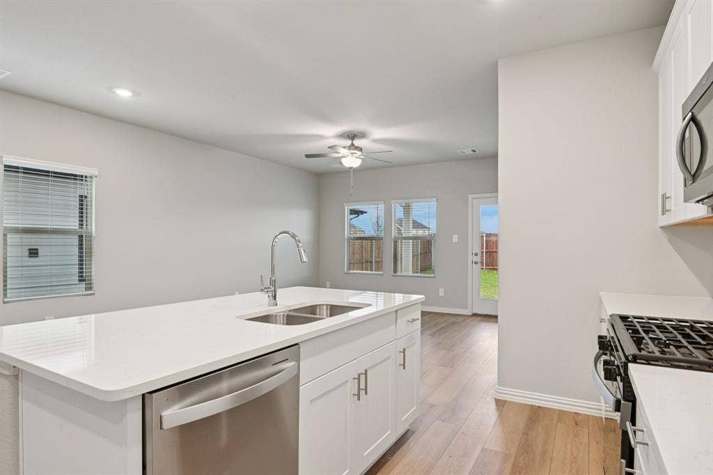 3154 Texoma Boulevard, Farmersville, TX 75442 Photo is not of the actual home, but is an inspirational photo of builder’s model home and may depict options, furnishings, and/or decorator features that are not included.
