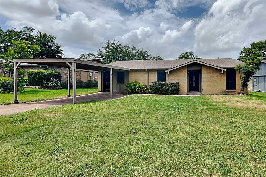 Property photo for 1913 Briarwood Drive, Plano, TX