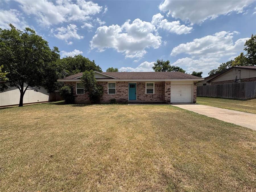 Property photo for 714 Upland Lane, Duncanville, TX