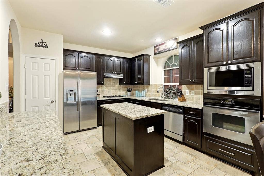 5804 Logan Drive, Plano, TX 75094 5804 Logan Drive, Plano, TX 75094