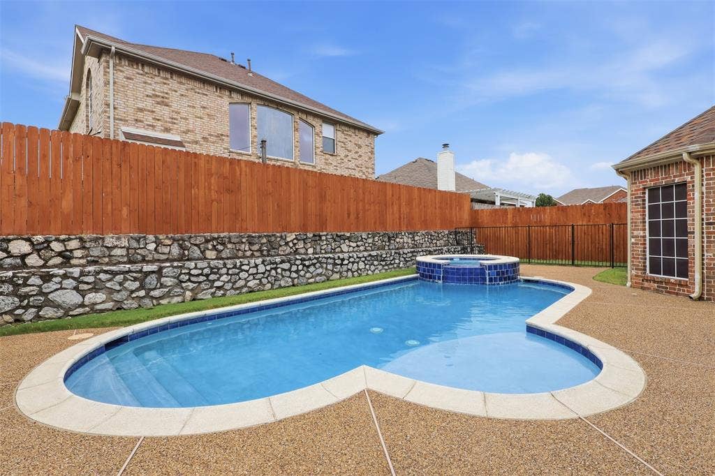 5804 Logan Drive, Plano, TX 75094 5804 Logan Drive, Plano, TX 75094