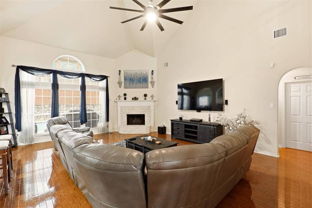 5804 Logan Drive, Plano, TX 75094 5804 Logan Drive, Plano, TX 75094