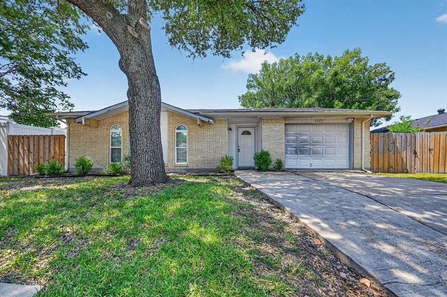 Property photo for 6220 Magnolia Lane, Rowlett, TX
