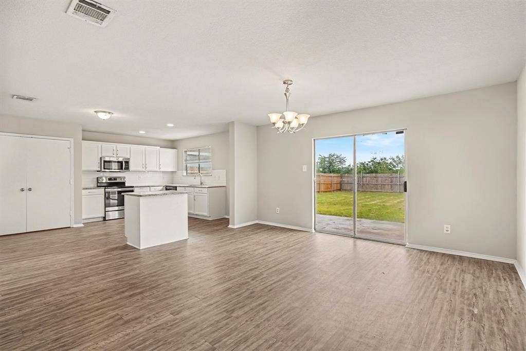 1733 Vineridge Lane, Burleson, TX 76028 1733 Vineridge Lane, Burleson, TX 76028