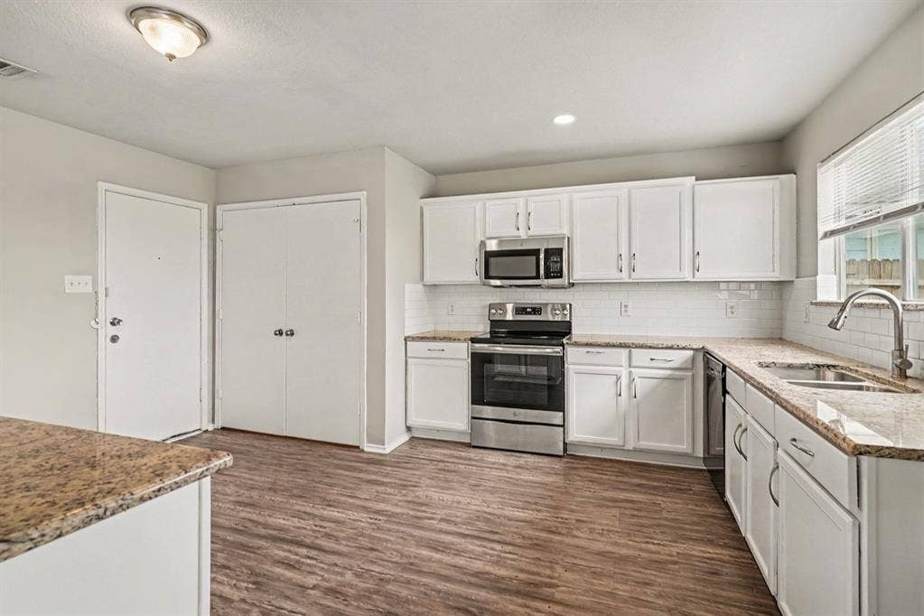 1733 Vineridge Lane, Burleson, TX 76028 1733 Vineridge Lane, Burleson, TX 76028