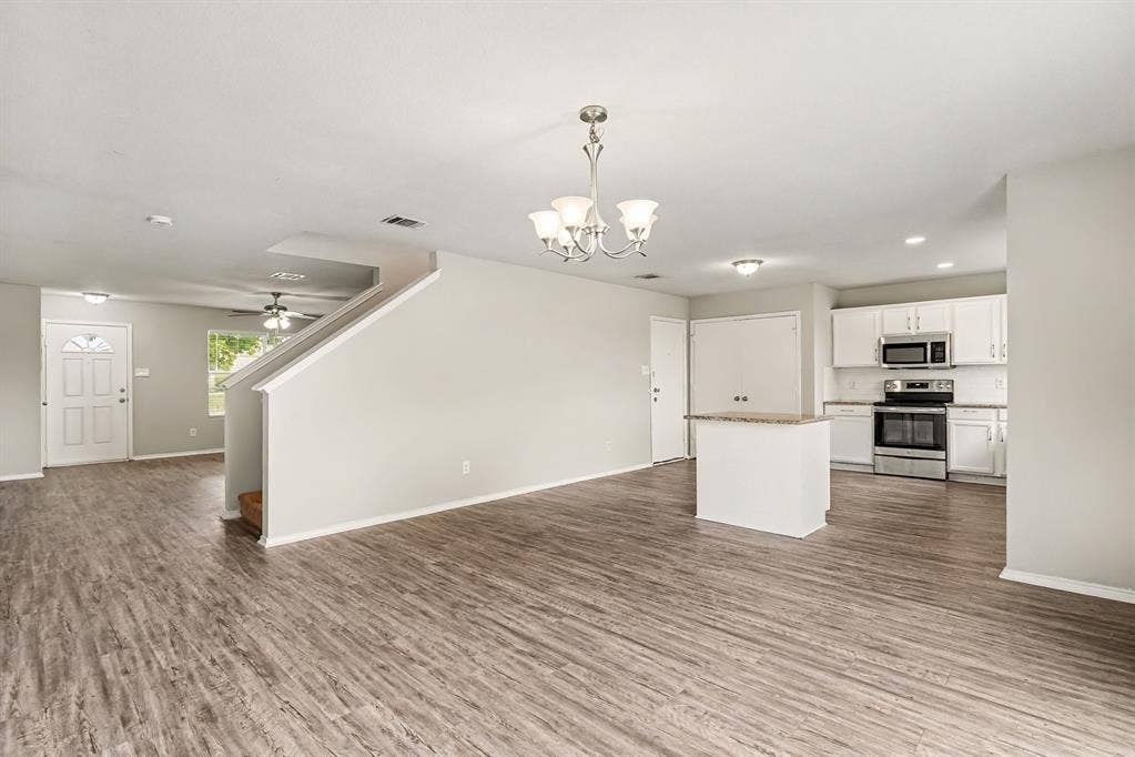 1733 Vineridge Lane, Burleson, TX 76028 1733 Vineridge Lane, Burleson, TX 76028