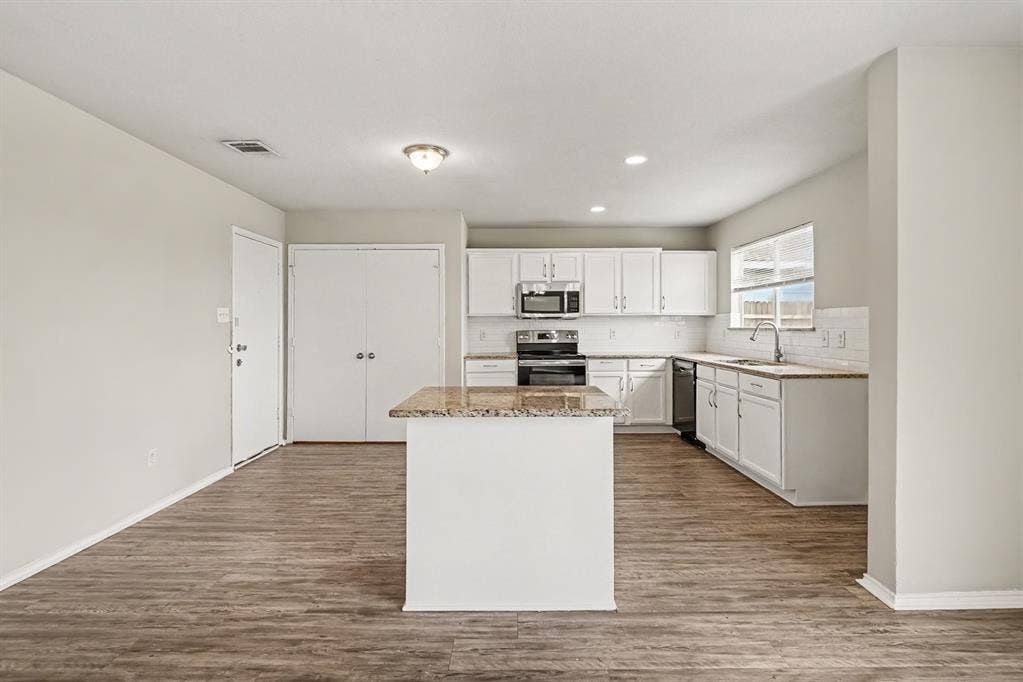 1733 Vineridge Lane, Burleson, TX 76028 1733 Vineridge Lane, Burleson, TX 76028