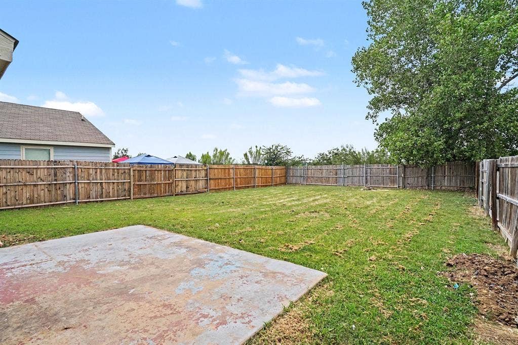 1733 Vineridge Lane, Burleson, TX 76028 1733 Vineridge Lane, Burleson, TX 76028
