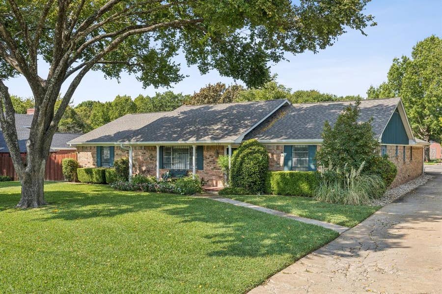 Property photo for 137 Southwood Drive, Lancaster, TX