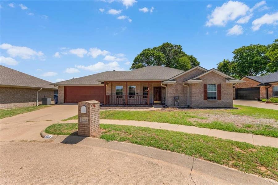 Property photo for 1013 Teresa Court, Granbury, TX