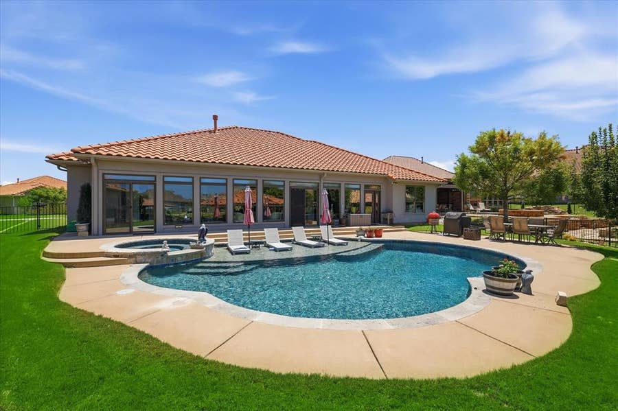 Property photo for 1616 Malibu Bay Court, Granbury, TX
