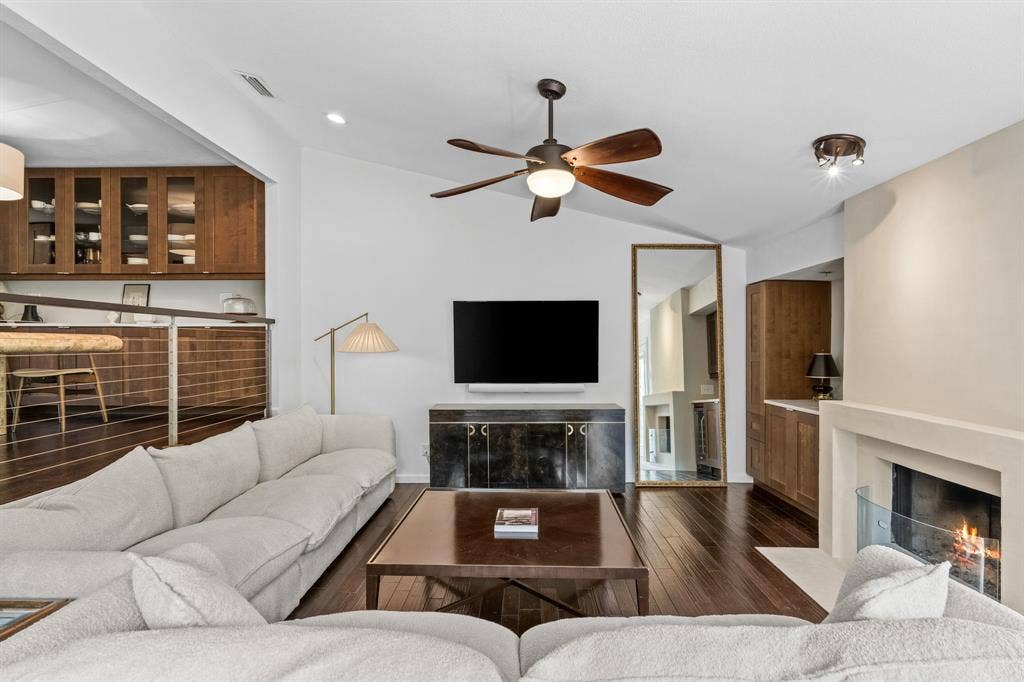 6124 Summer Creek Circle, Dallas, TX 75231 6124 Summer Creek Circle, Dallas, TX 75231