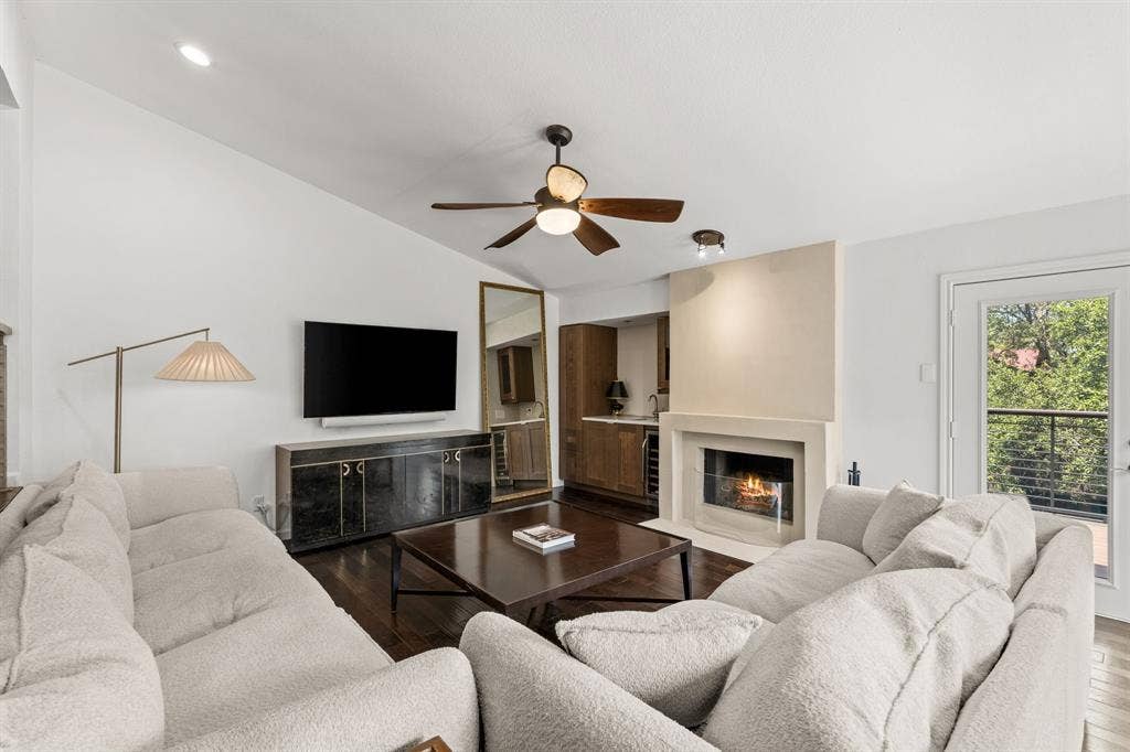6124 Summer Creek Circle, Dallas, TX 75231 6124 Summer Creek Circle, Dallas, TX 75231