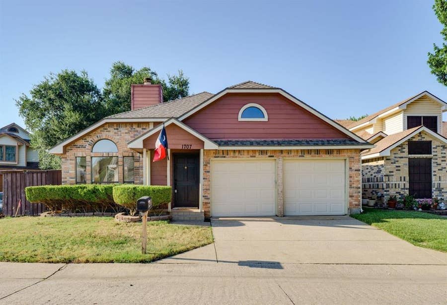 Property photo for 1707 Lakestone Court, Garland, TX