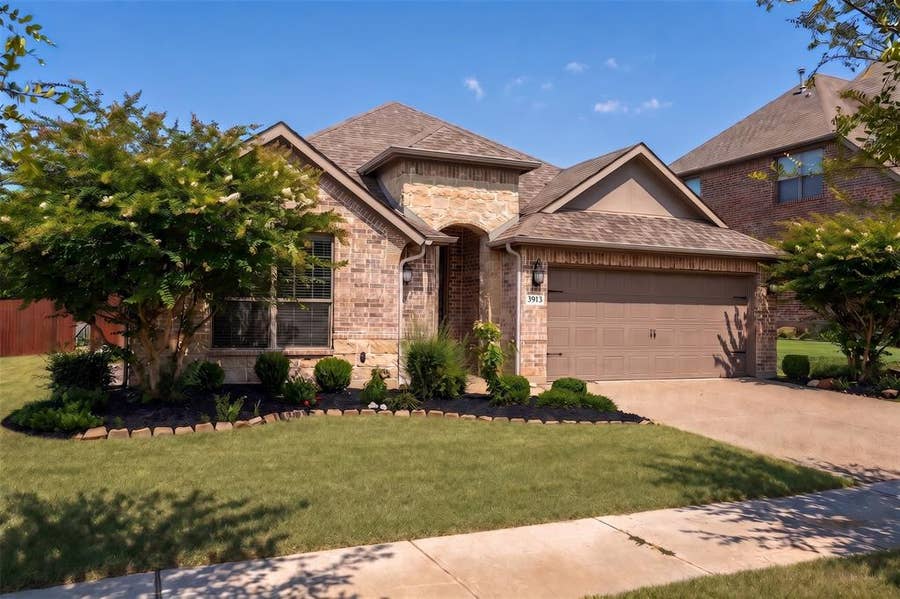 Property photo for 3913 Roxbury Street, Denton, TX