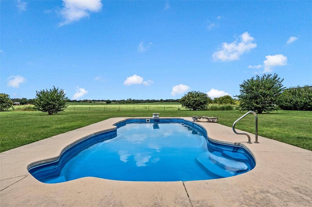 3825 Chappel Hill Road, Waco, TX 76705 3825 Chappel Hill Road, Waco, TX 76705