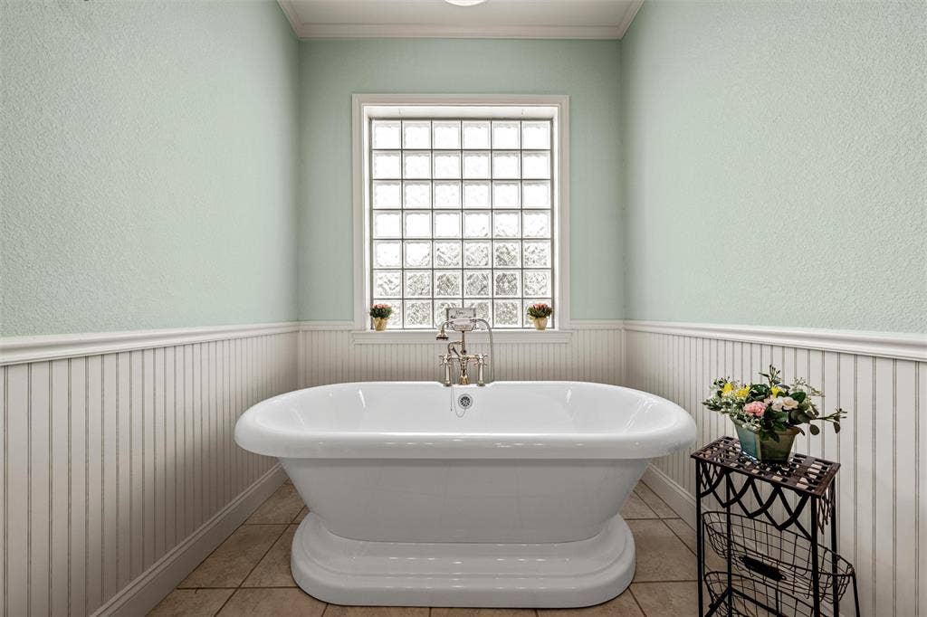 3825 Chappel Hill Road, Waco, TX 76705 3825 Chappel Hill Road, Waco, TX 76705