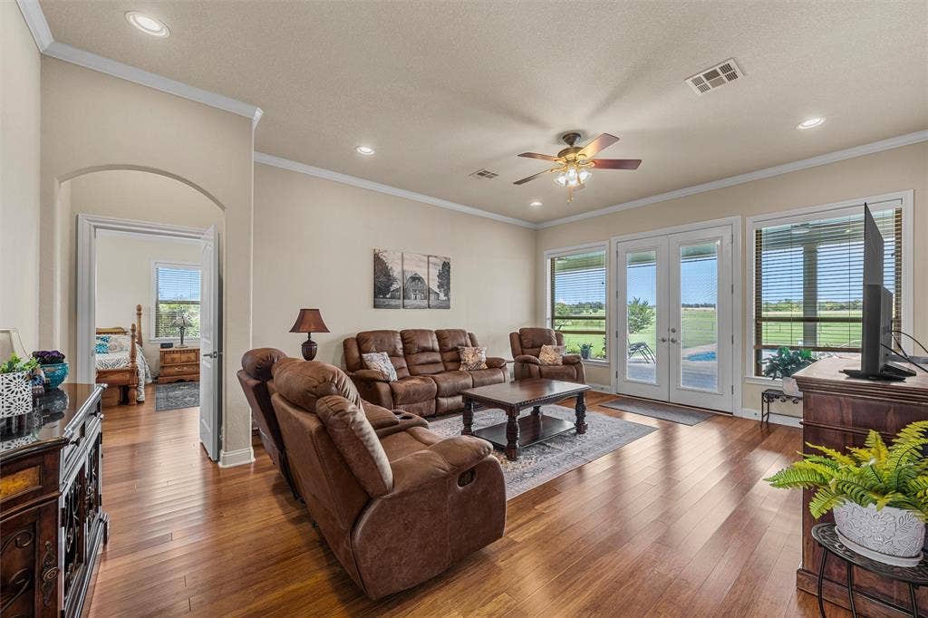 3825 Chappel Hill Road, Waco, TX 76705 3825 Chappel Hill Road, Waco, TX 76705