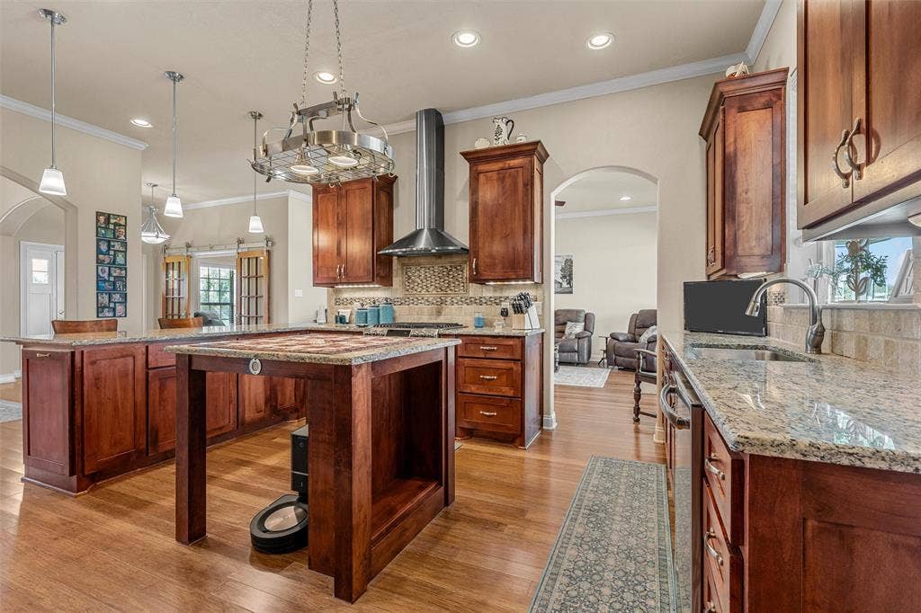 3825 Chappel Hill Road, Waco, TX 76705 3825 Chappel Hill Road, Waco, TX 76705