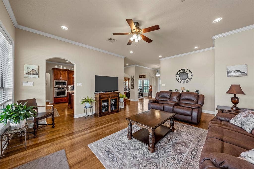 3825 Chappel Hill Road, Waco, TX 76705 3825 Chappel Hill Road, Waco, TX 76705