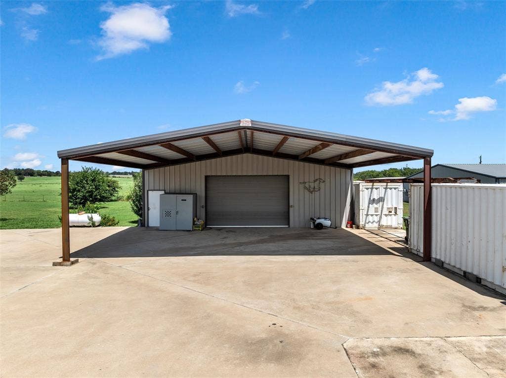 3825 Chappel Hill Road, Waco, TX 76705 3825 Chappel Hill Road, Waco, TX 76705