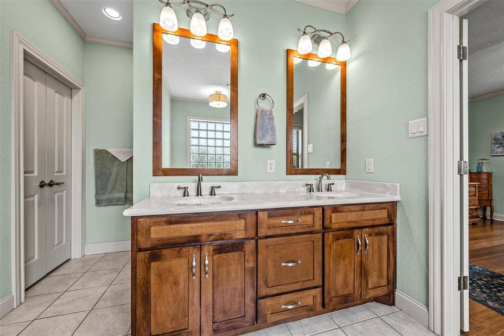 3825 Chappel Hill Road, Waco, TX 76705 3825 Chappel Hill Road, Waco, TX 76705