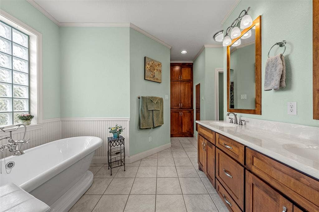 3825 Chappel Hill Road, Waco, TX 76705 3825 Chappel Hill Road, Waco, TX 76705