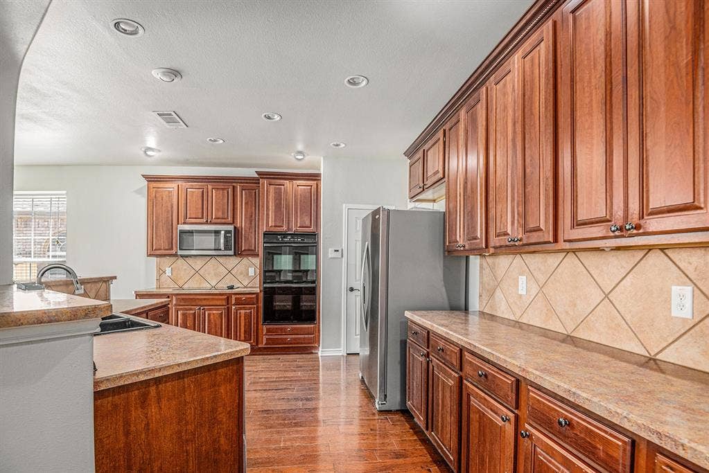605 Port Royale Way, Euless, TX 76039 605 Port Royale Way, Euless, TX 76039
