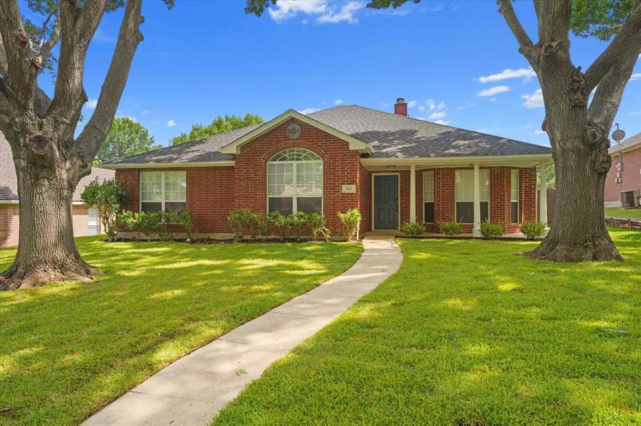 Property photo for 322 Hillcroft Drive, Duncanville, TX