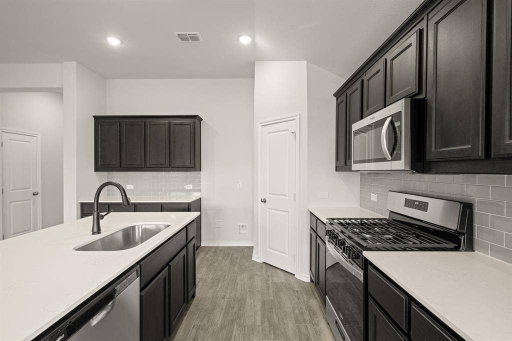 15012 Amantes Avenue, Haslet, TX 76052 15012 Amantes- Kitchen-3