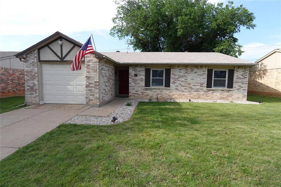 Property photo for 7021 Greenview Circle N, Fort Worth, TX