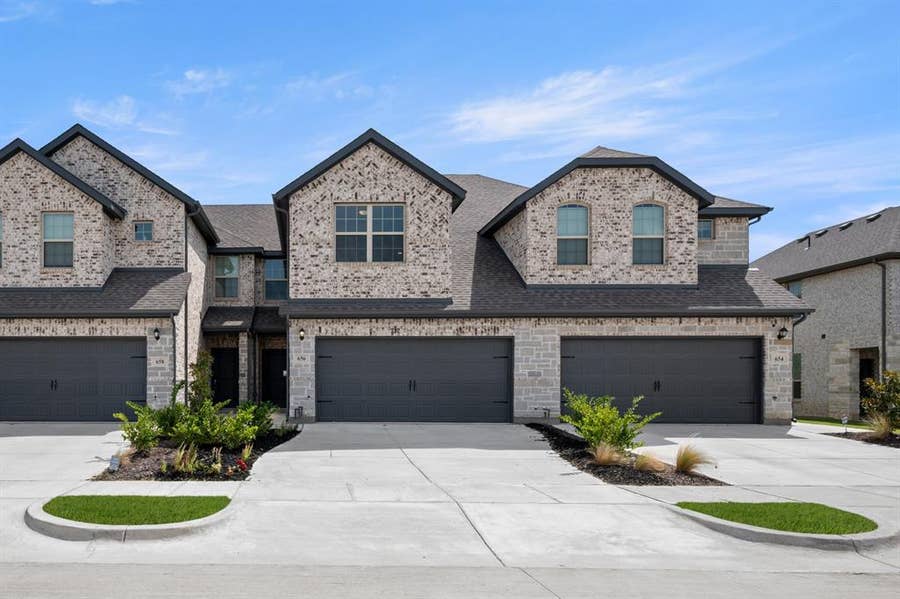 Property photo for 656 Sandiford Court, Mansfield, TX