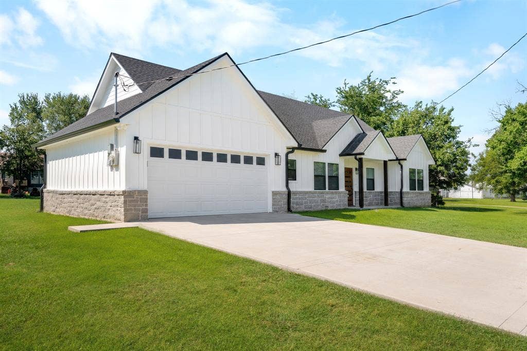 304 E Adams Street, Riesel, TX 76682 304 E Adams Street, Riesel, TX 76682