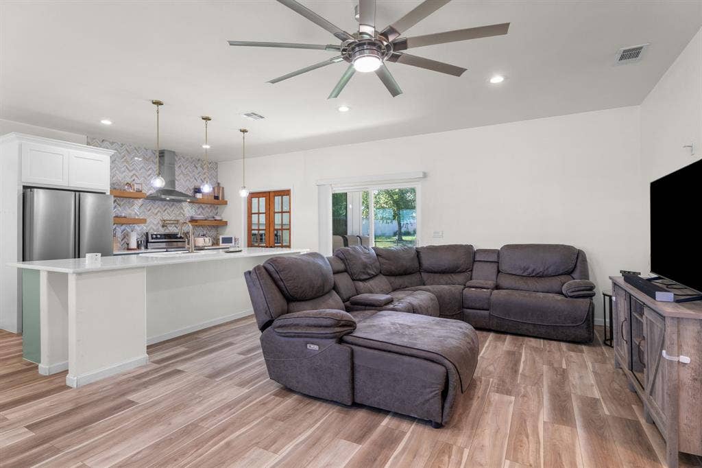 304 E Adams Street, Riesel, TX 76682 304 E Adams Street, Riesel, TX 76682
